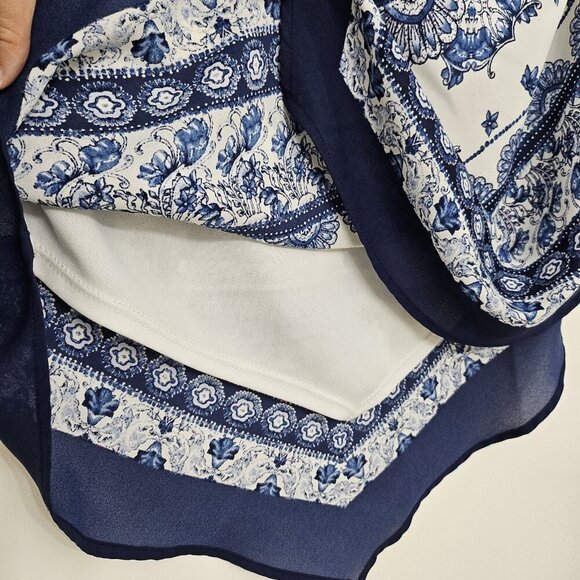 IZ Byer Blouse Women's White Blue Geometric V-Neck Sleeveless Tank Top Size S - Picture 6 of 12